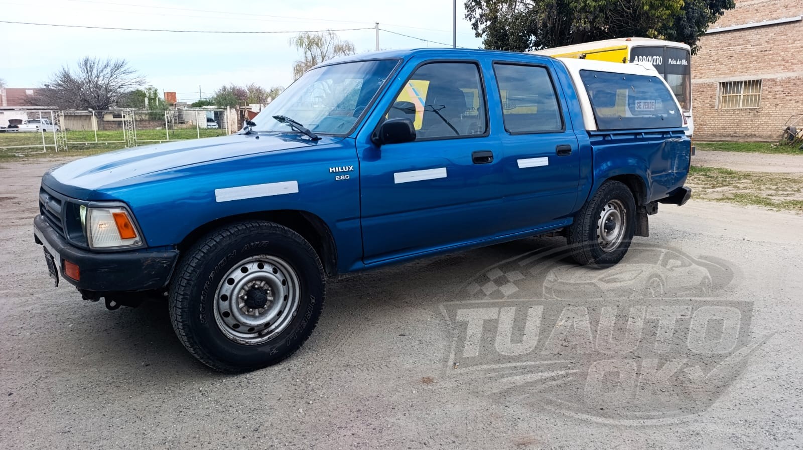 TOYOTA HILUX PICK - UP